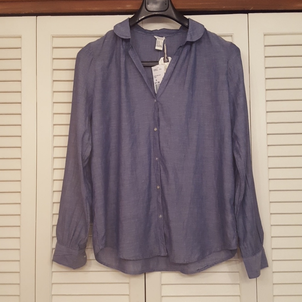 NWT FOREVER 21 BLUE CHAMBRAY BUTTON FRONT TOP